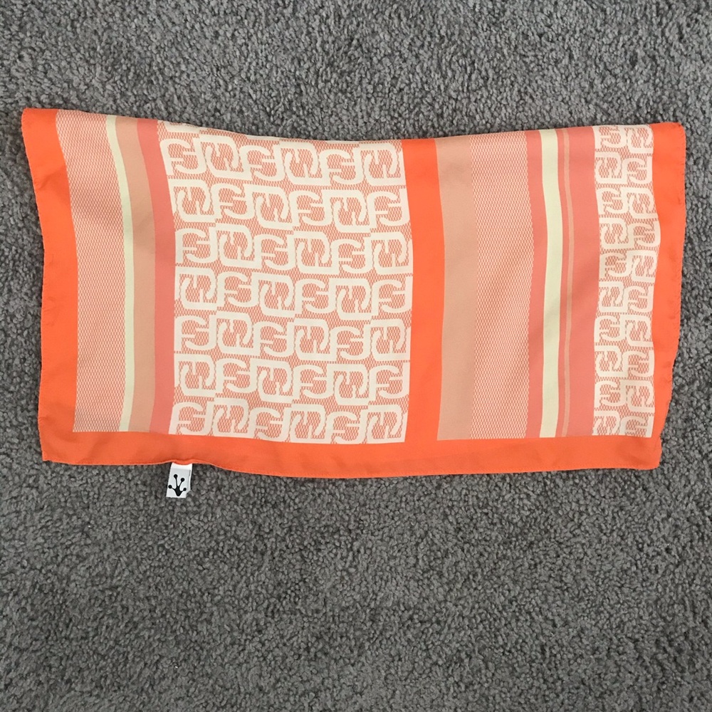 SCARF - Picture 3 of 4